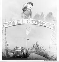  Flinty &; Welcome Sign