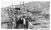 Unkidentied Person, W. A Green, Mrs Green, M. A. Roache - Open Pit 