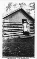 Emma Eidt & Dal Dalzell Visiting Casey Jones & Frank Burke's.jpg