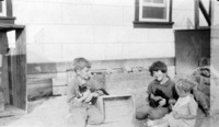 Some children (possibly some of the Roche Family)