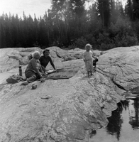 Chlo and two picnic on rocks