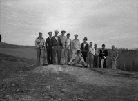 golfers pose again